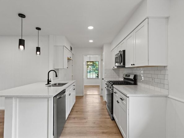1423  Misty Glen Lane , Dallas Texas 75232