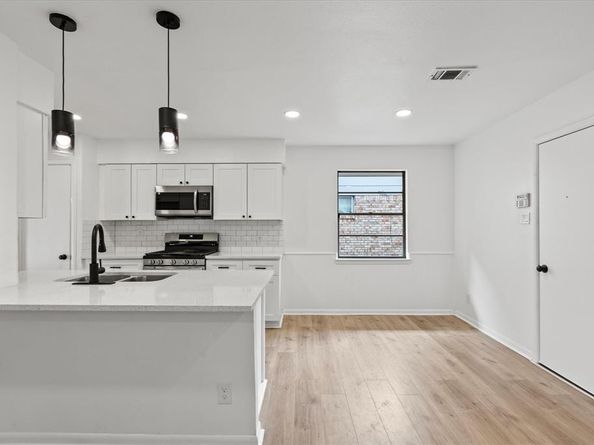 1423  Misty Glen Lane , Dallas Texas 75232