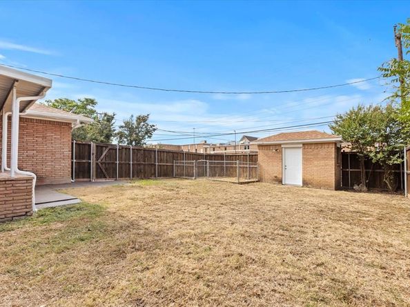 1423  Misty Glen Lane , Dallas Texas 75232