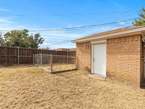 1423  Misty Glen Lane , Dallas Texas 75232