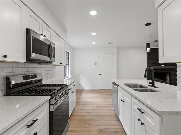 1423  Misty Glen Lane , Dallas Texas 75232