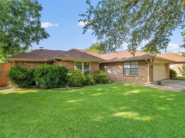 1209  Brookfield Lane , Mansfield Texas 76063