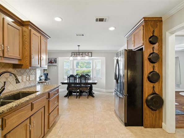 1209  Brookfield Lane , Mansfield Texas 76063