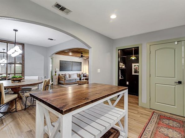 4305  Southwest Boulevard , Fort Worth Texas 76116