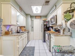 809  Castleview Drive , Arlington Texas 76001