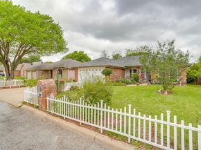 809  Castleview Drive , Arlington Texas 76001