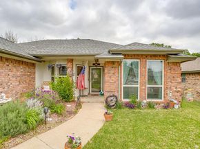809  Castleview Drive , Arlington Texas 76001
