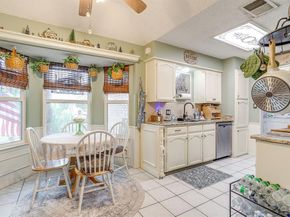 809  Castleview Drive , Arlington Texas 76001