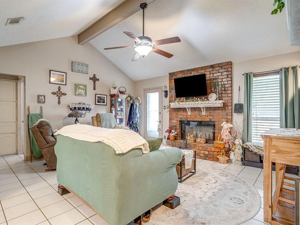 809  Castleview Drive , Arlington Texas 76001