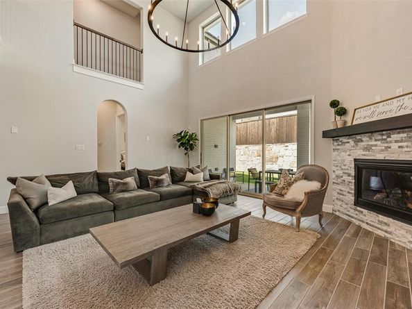 1753  Sir Dustin Lane , Carrollton Texas 75010