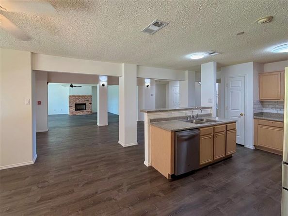 5518  Heathercrest Drive , Arlington Texas 76018