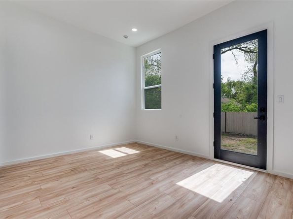 3608  Metropolitan Avenue , Dallas Texas 75210