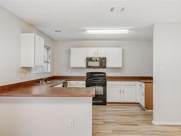 7845  Whitney Lane , Fort Worth Texas 76112