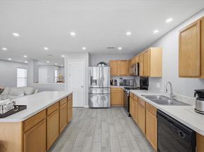 2208  Bantry Lane , Arlington Texas 76002