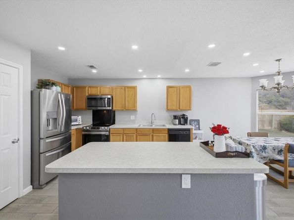 2208  Bantry Lane , Arlington Texas 76002