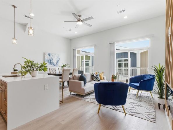2925  Spruce Valley Lane  303, Dallas Texas 75233