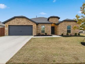 437  Falcon Way , Azle Texas 76020