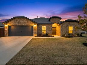 437  Falcon Way , Azle Texas 76020