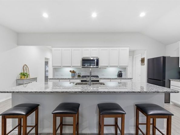 437  Falcon Way , Azle Texas 76020