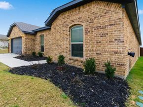 437  Falcon Way , Azle Texas 76020
