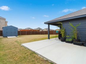 437  Falcon Way , Azle Texas 76020