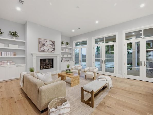 6254  Preston Crest Lane , Dallas Texas 75230