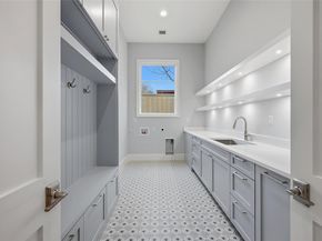 6254  Preston Crest Lane , Dallas Texas 75230
