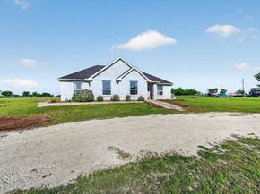 5130  Hillside Loop N, Justin Texas 76247