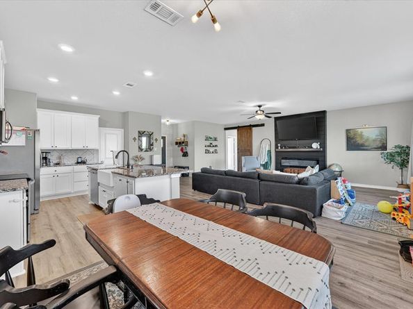 5130  Hillside Loop N, Justin Texas 76247