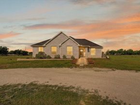 5130  Hillside Loop N, Justin Texas 76247