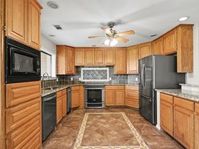 10101  Round Hill Road , Fort Worth Texas 76131
