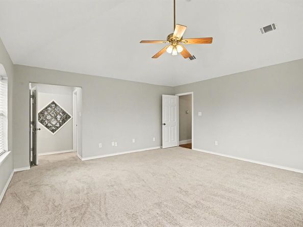 10101  Round Hill Road , Fort Worth Texas 76131