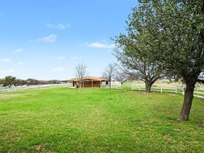 10101  Round Hill Road , Fort Worth Texas 76131