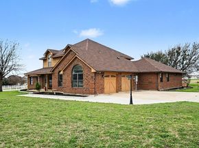 10101  Round Hill Road , Fort Worth Texas 76131