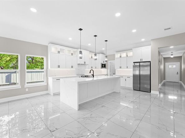 3822  Vandervort Drive , Dallas Texas 75216