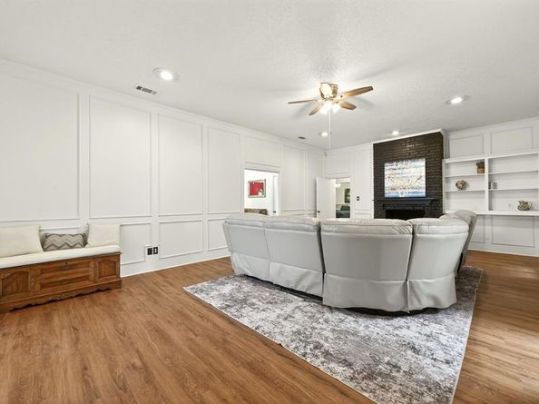 1405  Sun Valley Drive , Garland Texas 75043