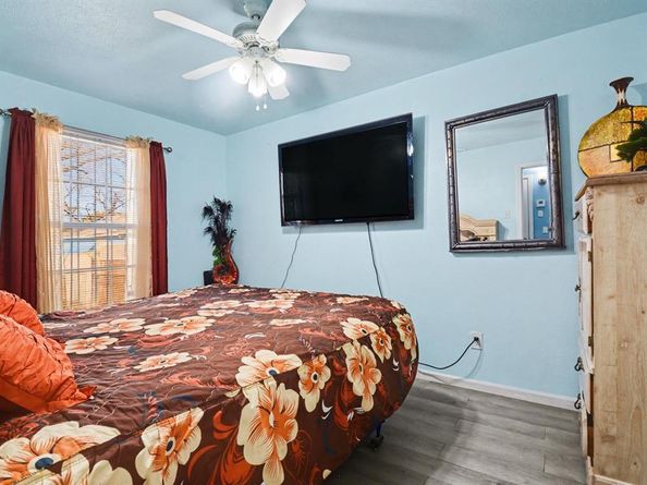 1615  Barlow Avenue , Dallas Texas 75224