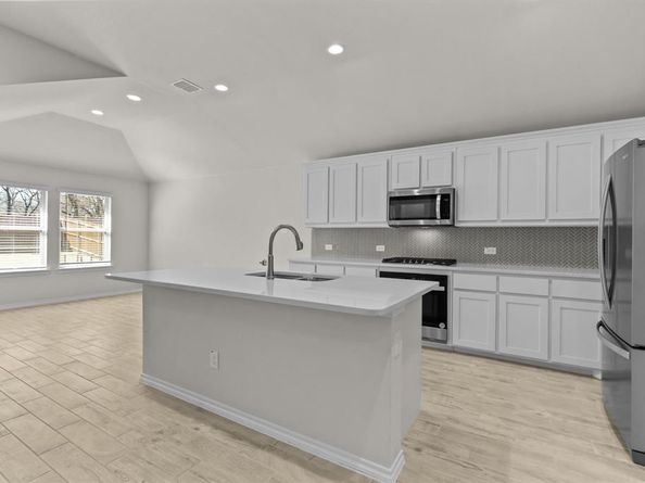 908  Granite Drive , Azle Texas 76020