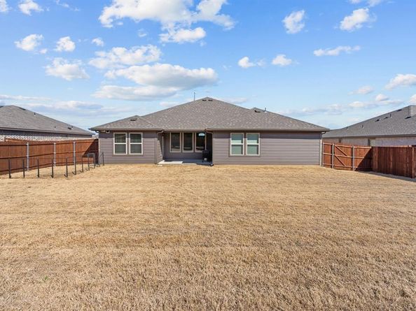 908  Granite Drive , Azle Texas 76020