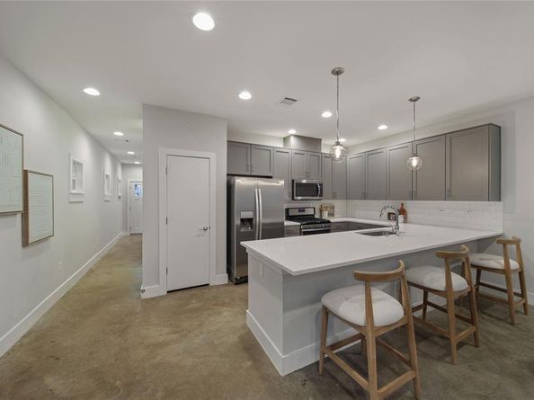 1686  Kings Highway , Dallas Texas 75208
