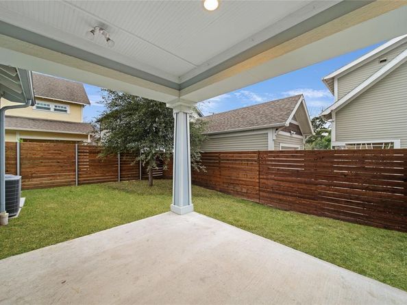 1686  Kings Highway , Dallas Texas 75208