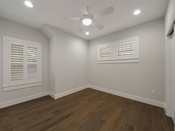 1686  Kings Highway , Dallas Texas 75208