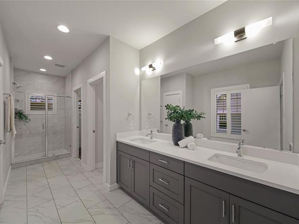 1686  Kings Highway , Dallas Texas 75208