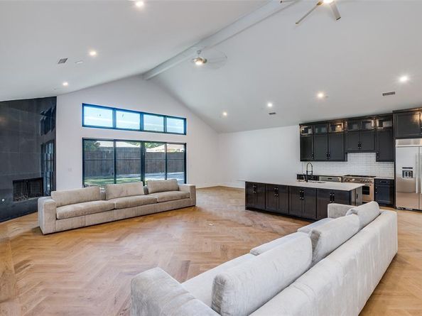 3221 S Glenbrook Drive , Garland Texas 75041