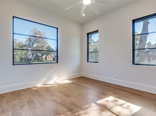 3221 S Glenbrook Drive , Garland Texas 75041