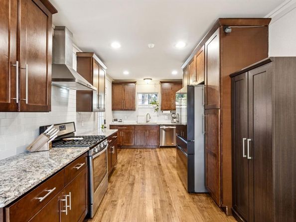 901 S Montreal Avenue , Dallas Texas 75208