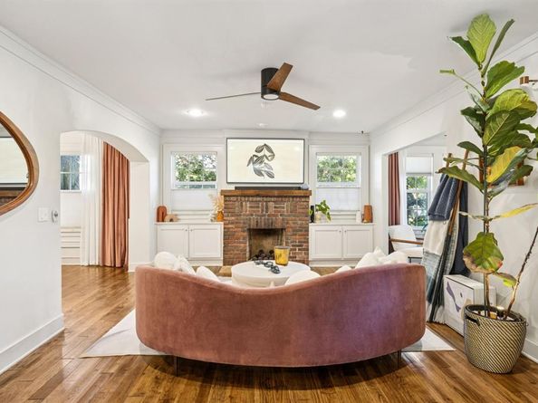 901 S Montreal Avenue , Dallas Texas 75208