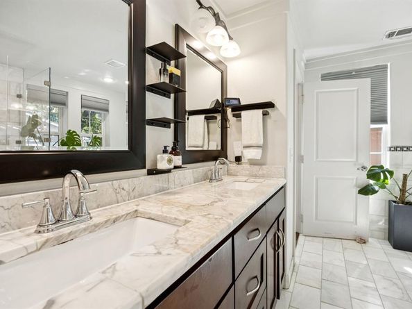 901 S Montreal Avenue , Dallas Texas 75208