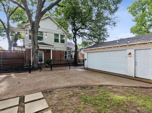 901 S Montreal Avenue , Dallas Texas 75208