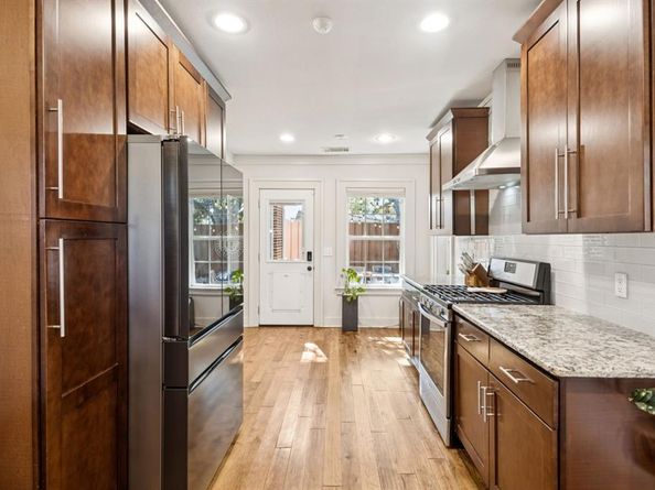 901 S Montreal Avenue , Dallas Texas 75208